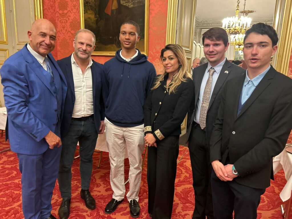 Photo avec les Jeunes Ambassadeurs Francophones